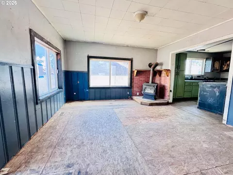 Living - 1380 Alder St, Elgin, OR 97827 photo 1 of 2