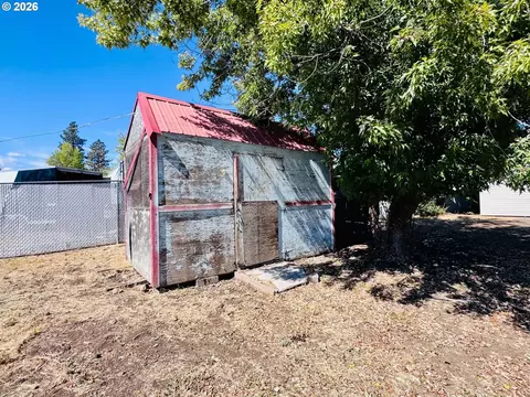Exterior - 1380 Alder St, Elgin, OR 97827 photo 5 of 7