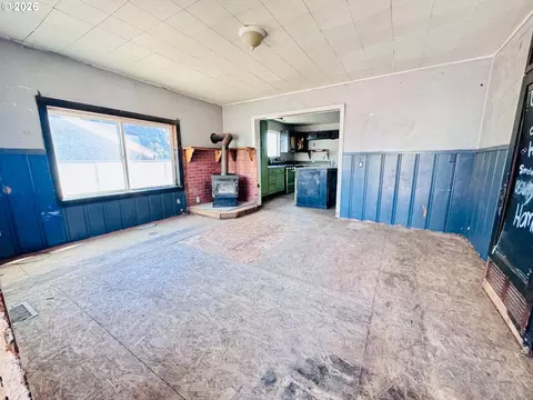 Living - 1380 Alder St, Elgin, OR 97827 photo 2 of 2
