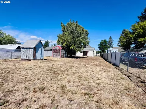 Exterior - 1380 Alder St, Elgin, OR 97827 photo 4 of 7