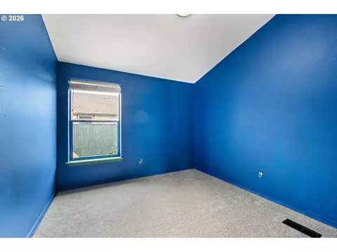 Bedroom - 5327 Elk Ridge Dr, Eugene, OR 97402 photo 2 of 3