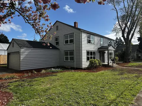 1704 W Main St, Cottage Grove, OR 97424