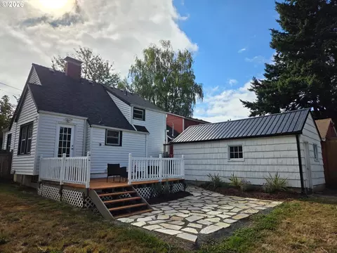 Exterior - 415 SE Roberts Ave, Gresham, OR 97080 photo 6 of 8