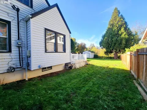 Exterior - 415 SE Roberts Ave, Gresham, OR 97080 photo 8 of 8