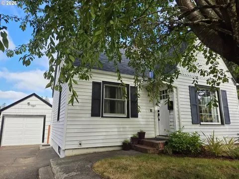 Exterior - 415 SE Roberts Ave, Gresham, OR 97080 photo 2 of 8