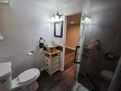 Bath - 415 SE Roberts Ave, Gresham, OR 97080 photo 2 of 2