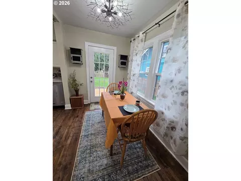Dining - 415 SE Roberts Ave, Gresham, OR 97080 photo 1 of 2