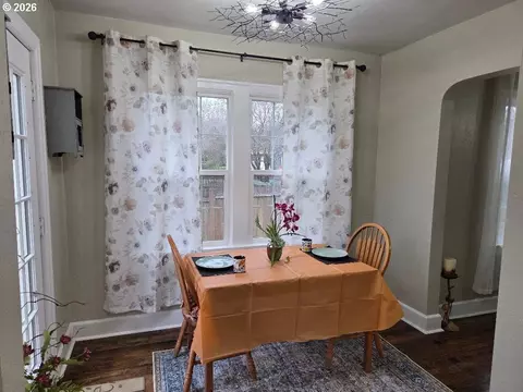 Dining - 415 SE Roberts Ave, Gresham, OR 97080 photo 2 of 2