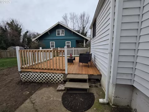 Exterior - 415 SE Roberts Ave, Gresham, OR 97080 photo 4 of 8