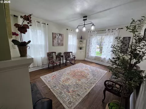 Living - 415 SE Roberts Ave, Gresham, OR 97080 photo 2 of 2