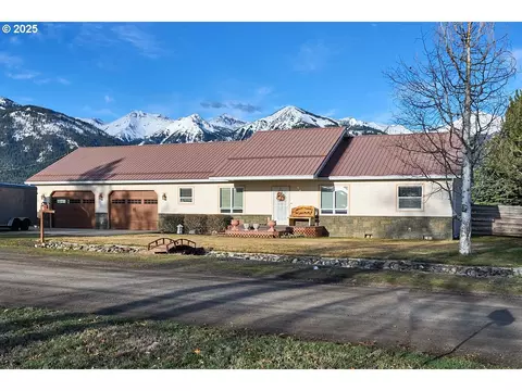 705 N Russell St, Joseph, OR 97846