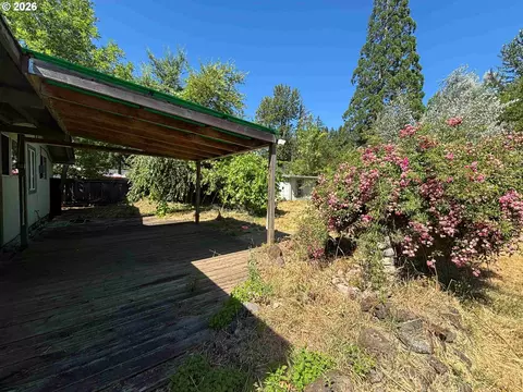 Exterior - 3817 E Amazon Dr, Eugene, OR 97405 photo 1 of 2