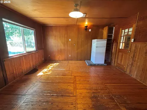 Living - 3817 E Amazon Dr, Eugene, OR 97405 photo 6 of 6
