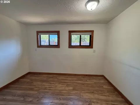 Bedroom - 3817 E Amazon Dr, Eugene, OR 97405 photo 5 of 7