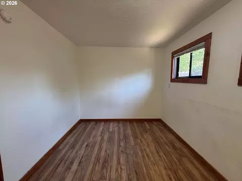 Bedroom - 3817 E Amazon Dr, Eugene, OR 97405 photo 6 of 7