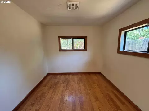 Bedroom - 3817 E Amazon Dr, Eugene, OR 97405 photo 7 of 7