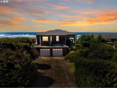 3018 NW Hidden Lake Dr, Waldport, OR 97394