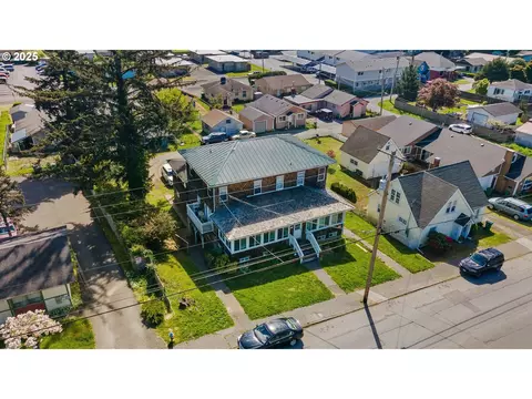 284 S 10th St, Coos Bay, OR 97420