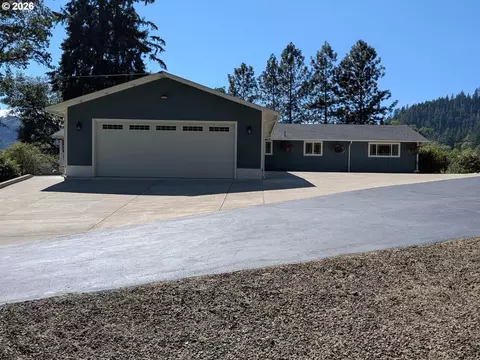 9450 Bullock Rd, Oakland, OR 97462