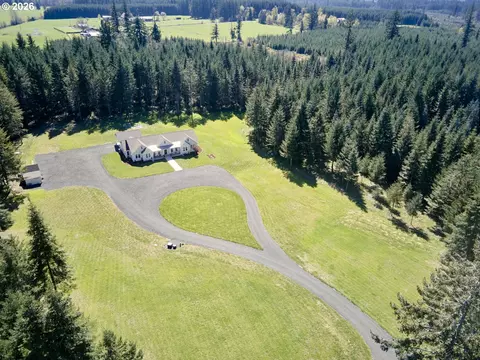 215 Bear Creek Ln, Winlock, WA 98596
