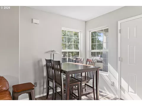 Dining - 946 SW Junction Pl, Gresham, OR 97080 photo 1 of 1
