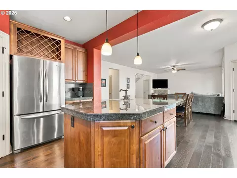 Kitchen - 39583 Wall St, Sandy, OR 97055 photo 4 of 4