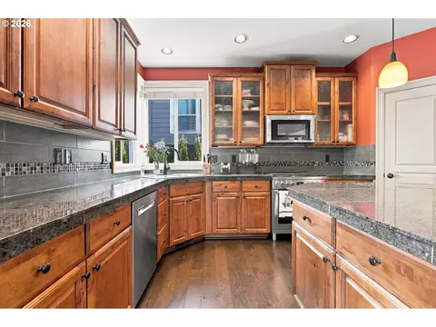 Kitchen - 39583 Wall St, Sandy, OR 97055 photo 3 of 4