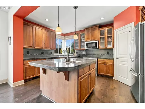 Kitchen - 39583 Wall St, Sandy, OR 97055 photo 1 of 4