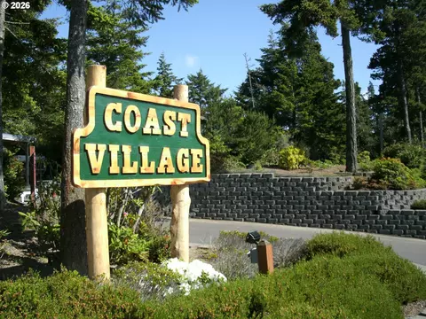 223 Azalea St, Florence, OR 97439