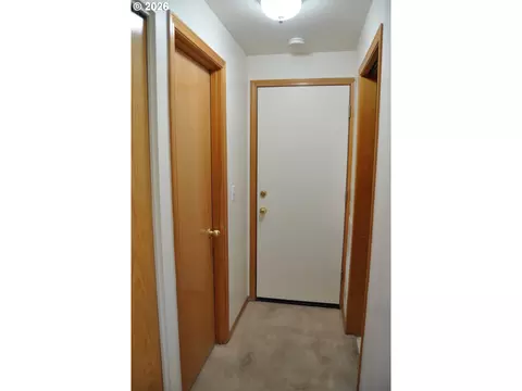 Entry Way - 4198 Lancaster Dr, Eugene, OR 97404 photo 4 of 4