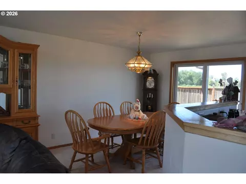 Dining - 4198 Lancaster Dr, Eugene, OR 97404 photo 1 of 3