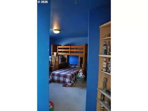 Bedroom - 4198 Lancaster Dr, Eugene, OR 97404 photo 1 of 5