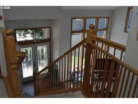 Entry Way - 4198 Lancaster Dr, Eugene, OR 97404 photo 2 of 4