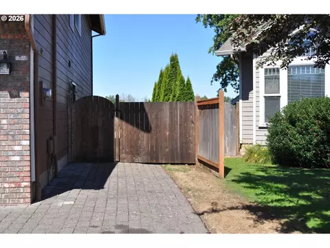 Exterior - 4198 Lancaster Dr, Eugene, OR 97404 photo 5 of 10