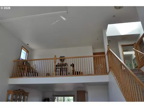 Entry Way - 4198 Lancaster Dr, Eugene, OR 97404 photo 1 of 4