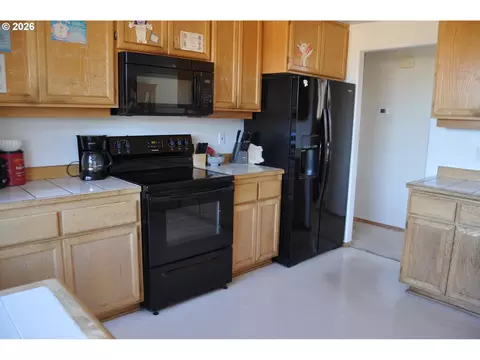 Kitchen - 4198 Lancaster Dr, Eugene, OR 97404 photo 1 of 3
