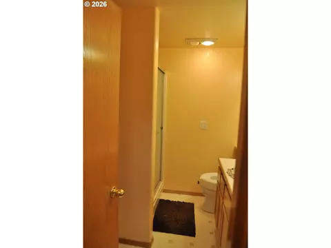Bath - 4198 Lancaster Dr, Eugene, OR 97404 photo 4 of 4