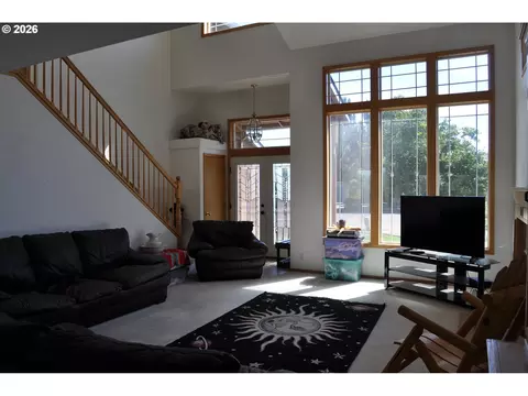 Living - 4198 Lancaster Dr, Eugene, OR 97404 photo 1 of 3