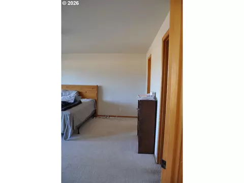 Bedroom - 4198 Lancaster Dr, Eugene, OR 97404 photo 5 of 5