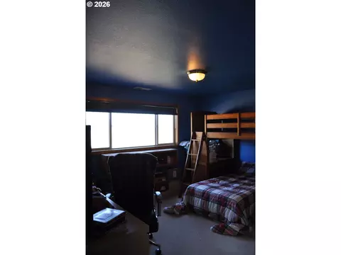 Bedroom - 4198 Lancaster Dr, Eugene, OR 97404 photo 2 of 5