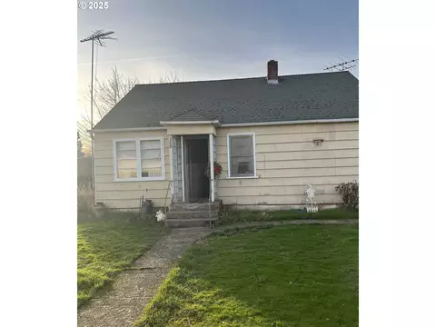 328 Fossholm St, Silverton, OR 97381
