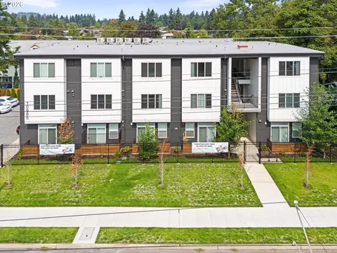 10985 E Burnside St, Portland, OR 97216