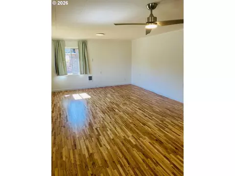 152 W C St, Springfield, OR 97477 photo 24
