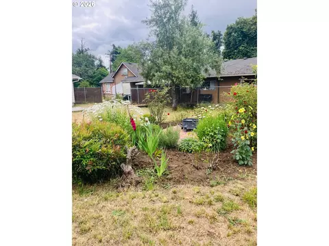 152 W C St, Springfield, OR 97477 photo 11