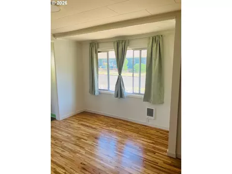 152 W C St, Springfield, OR 97477 photo 28