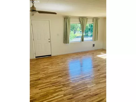 152 W C St, Springfield, OR 97477 photo 26