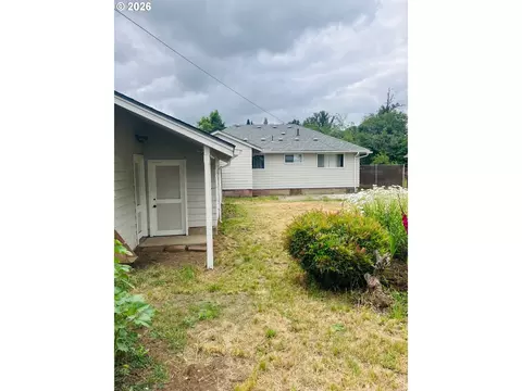 152 W C St, Springfield, OR 97477 photo 7