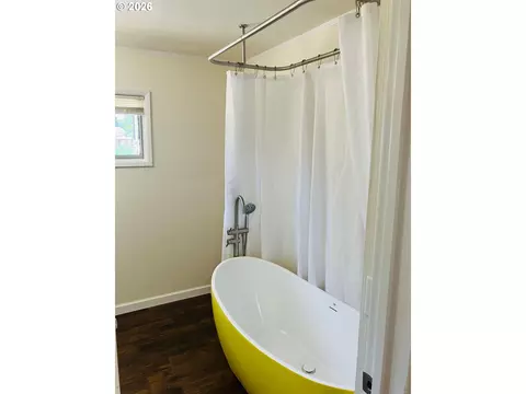 152 W C St, Springfield, OR 97477 photo 34
