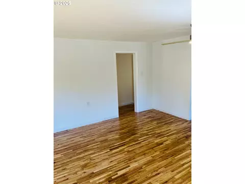 152 W C St, Springfield, OR 97477 photo 25