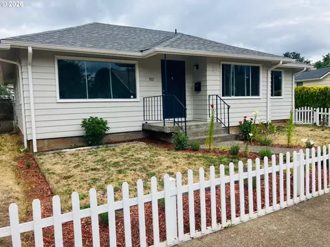 152 W C St, Springfield, OR 97477 photo 2